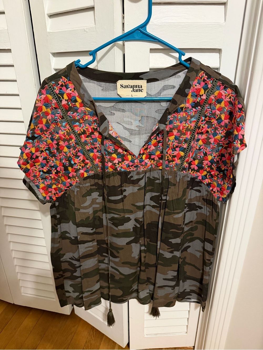 Boutique Floral-Embroidered Camo V-Neck Women's Top
